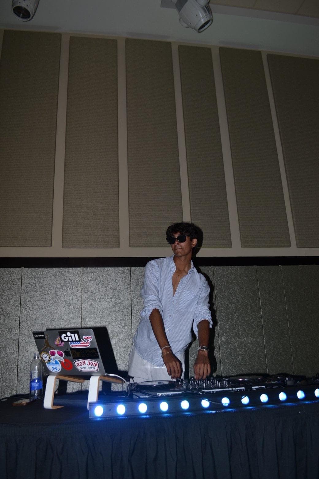 [RCC] DJ mixing in sunglasses