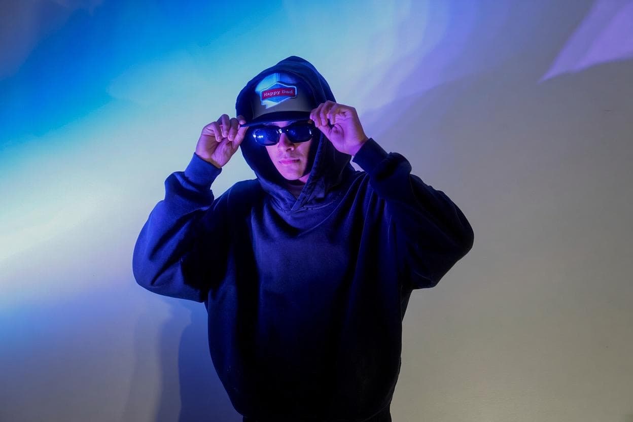 [RCC] in hoodie under blue and purple lights